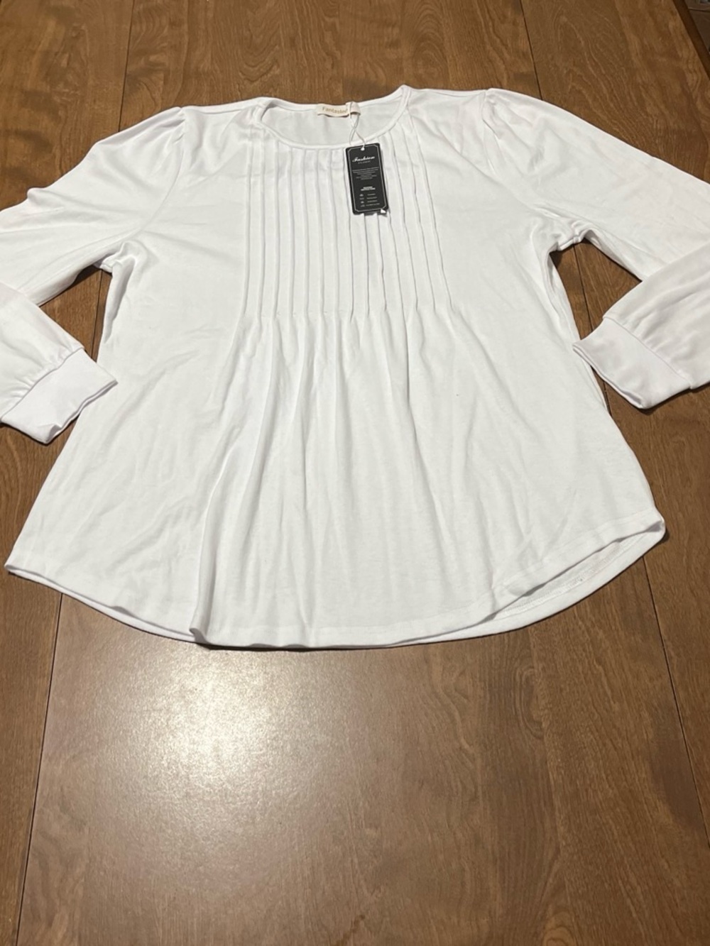 Women’s White Pleated Front Long-Sleeve Top